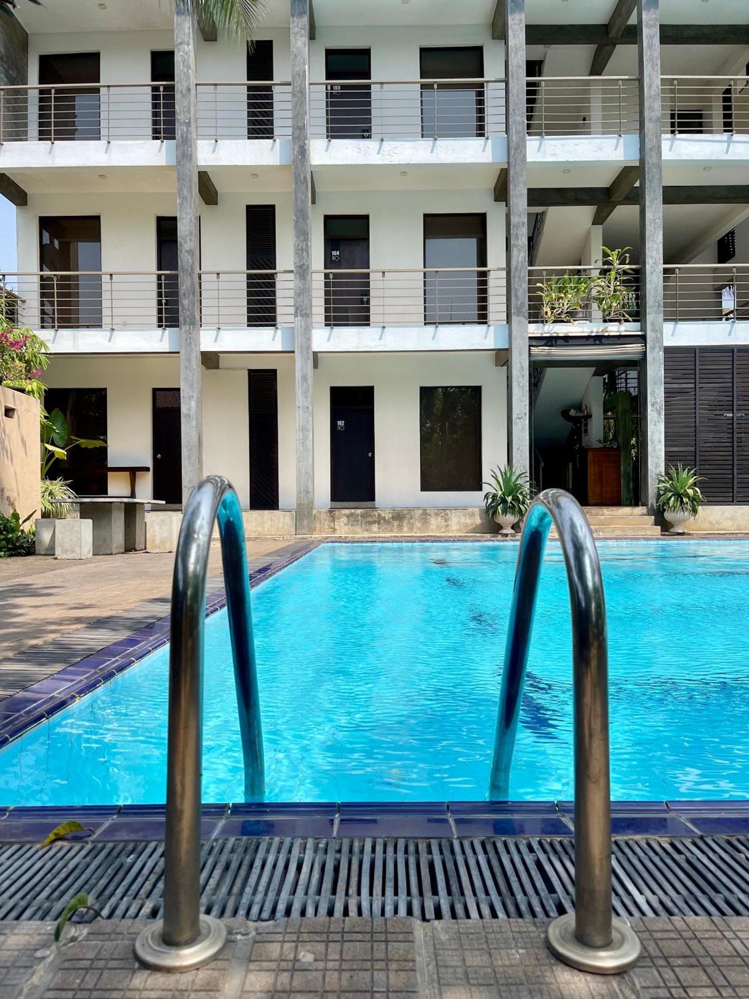 Olanro Hotel Negombo Exterior photo